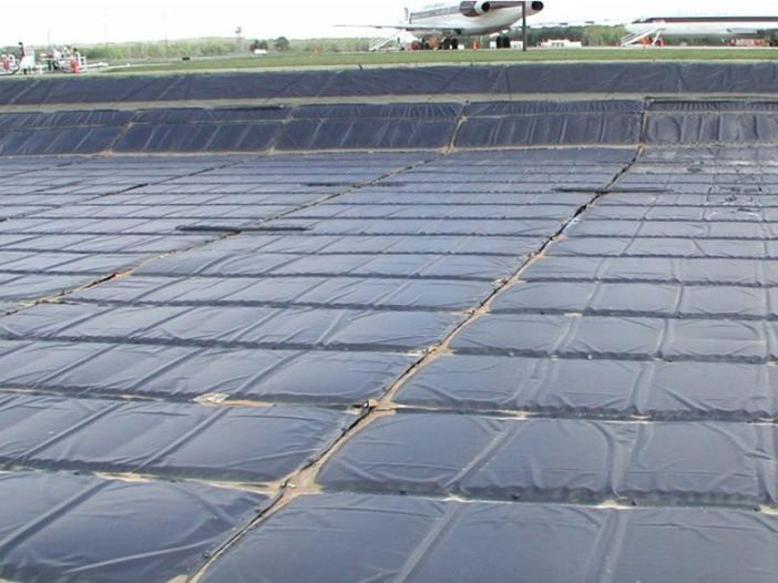 What is the Difference Between a Geotextile and a Geomembrane Liner?